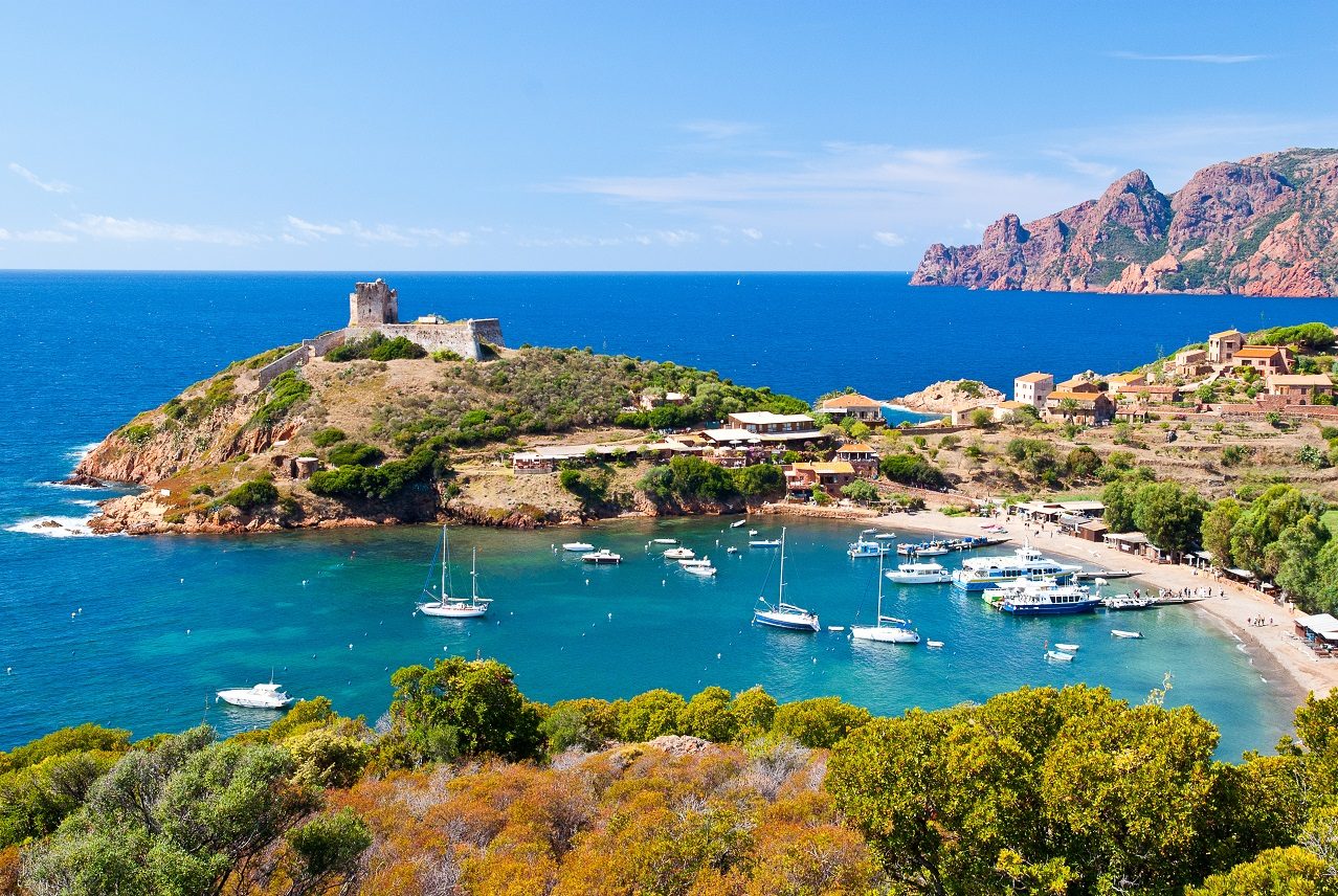 Une atmosphère conviviale pour déguster des plats de choix en corse