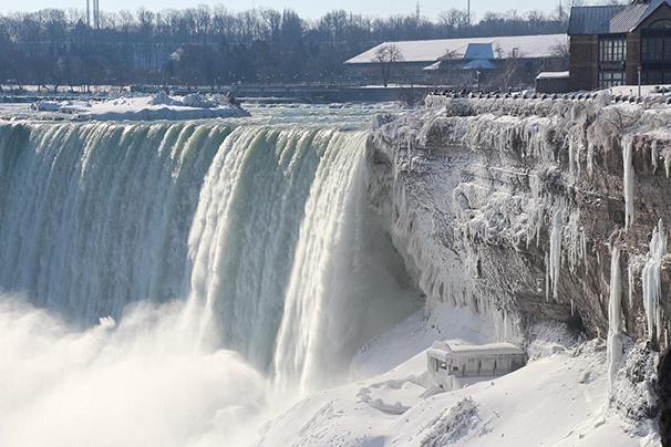 Les chutes du Niagara gelées
